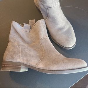 Sole Society Natasha Boot, Grey, size 7.5 Like New! Suede Upper